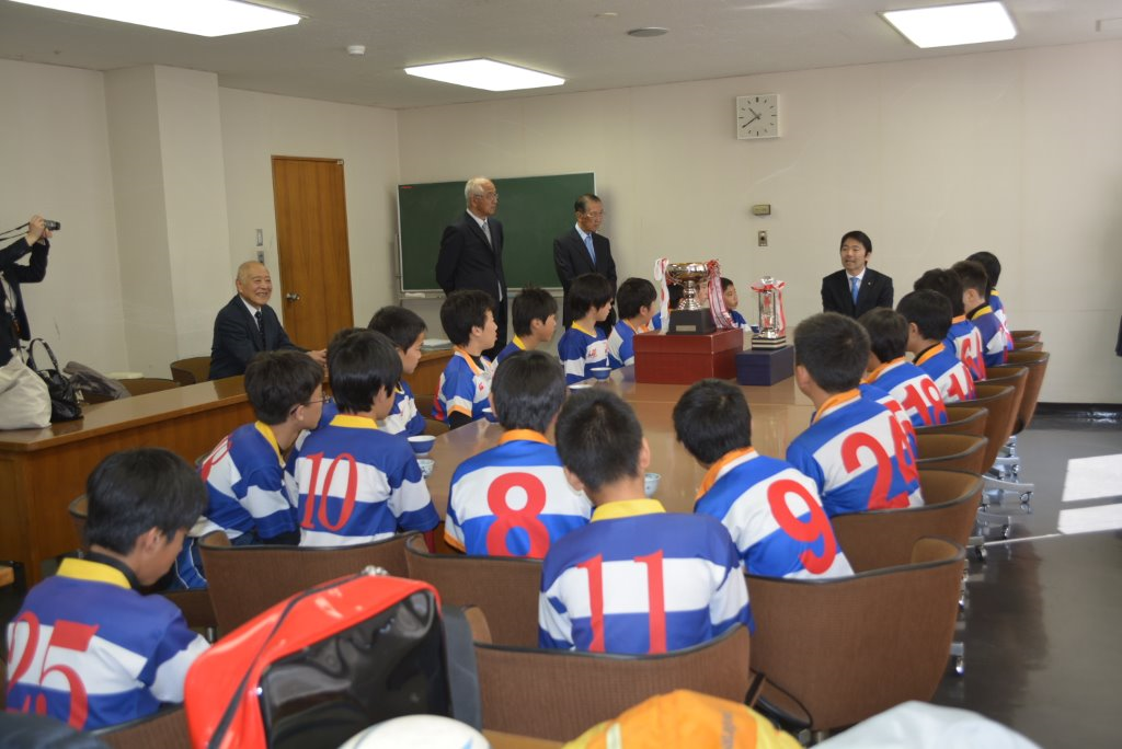 http://kamakura-rugby.com/news/images/%E8%A8%AA%E5%95%8F%EF%BC%91.png